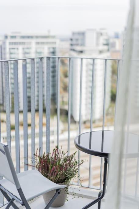 City Sky Studio Mit Balkon Bécs Kültér fotó
